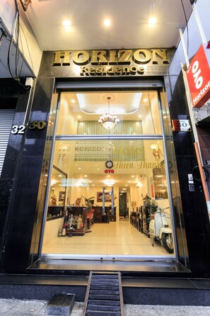 Pintu masuk properti