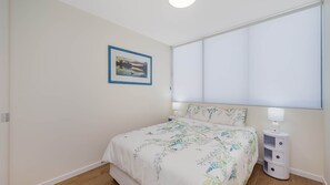 3 bedrooms, WiFi, bed sheets - Marika Unit 3 Kings Beach QLD (Kings Beach)