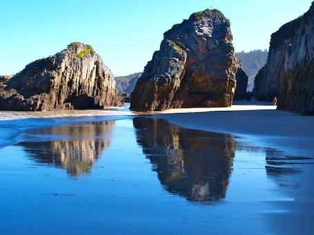 Beach nearby. Apartment LA NANA DEL MAR on the old port of Cudillero
