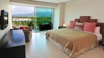 3 bedrooms, iron/ironing board, travel crib, free WiFi