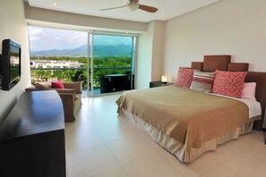 3 bedrooms, iron/ironing board, travel cot, free WiFi - Beachfront condo with amazing views (Puerto Vallarta)