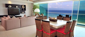 Beachfront condo with amazing views