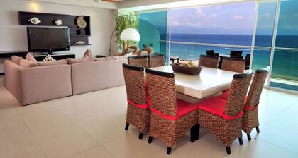 Beachfront condo with amazing views
