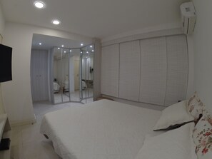 2 bedrooms, desk, iron/ironing board, WiFi