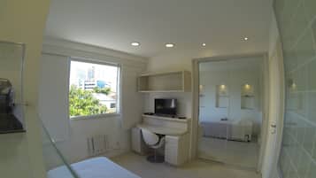 2 habitaciones, escritorio, tabla de planchar con plancha y wifi