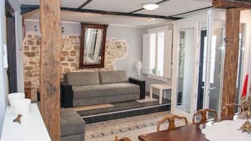 Estudio (Pijat) | Zona de estar | Una televisión de pantalla plana