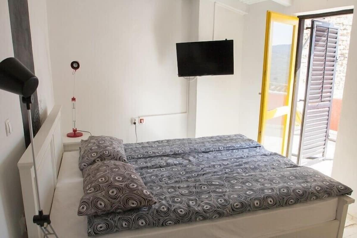 Premium bedding, down duvets, pillow-top beds, in-room safe