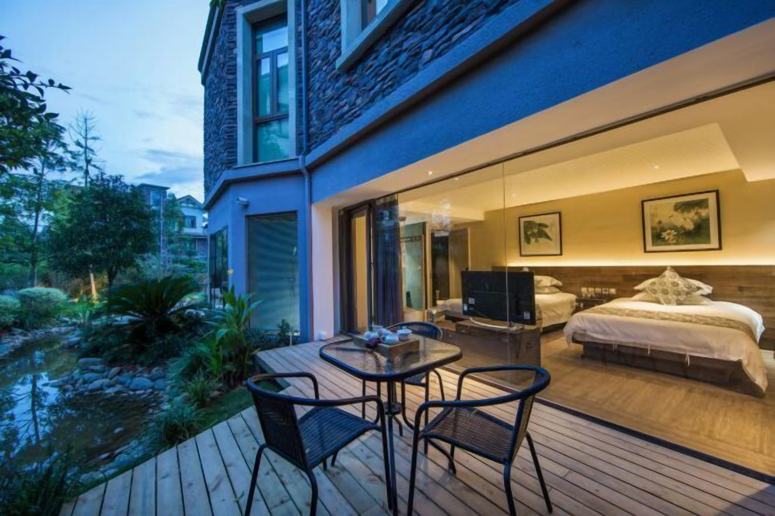 Skrivbord, mörkläggningsgardiner och gratis wi-fi