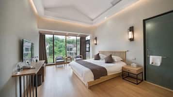 Desk, blackout drapes, free WiFi