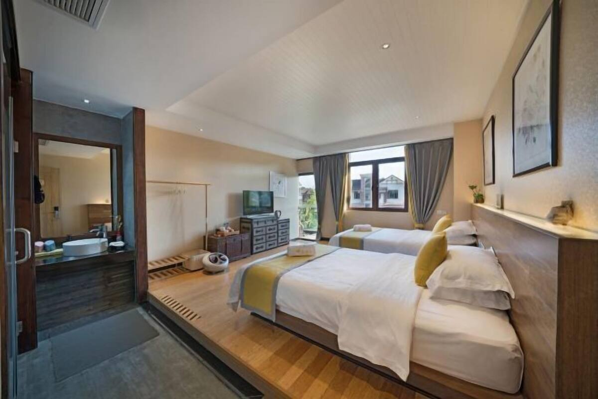 Desk, blackout drapes, free WiFi