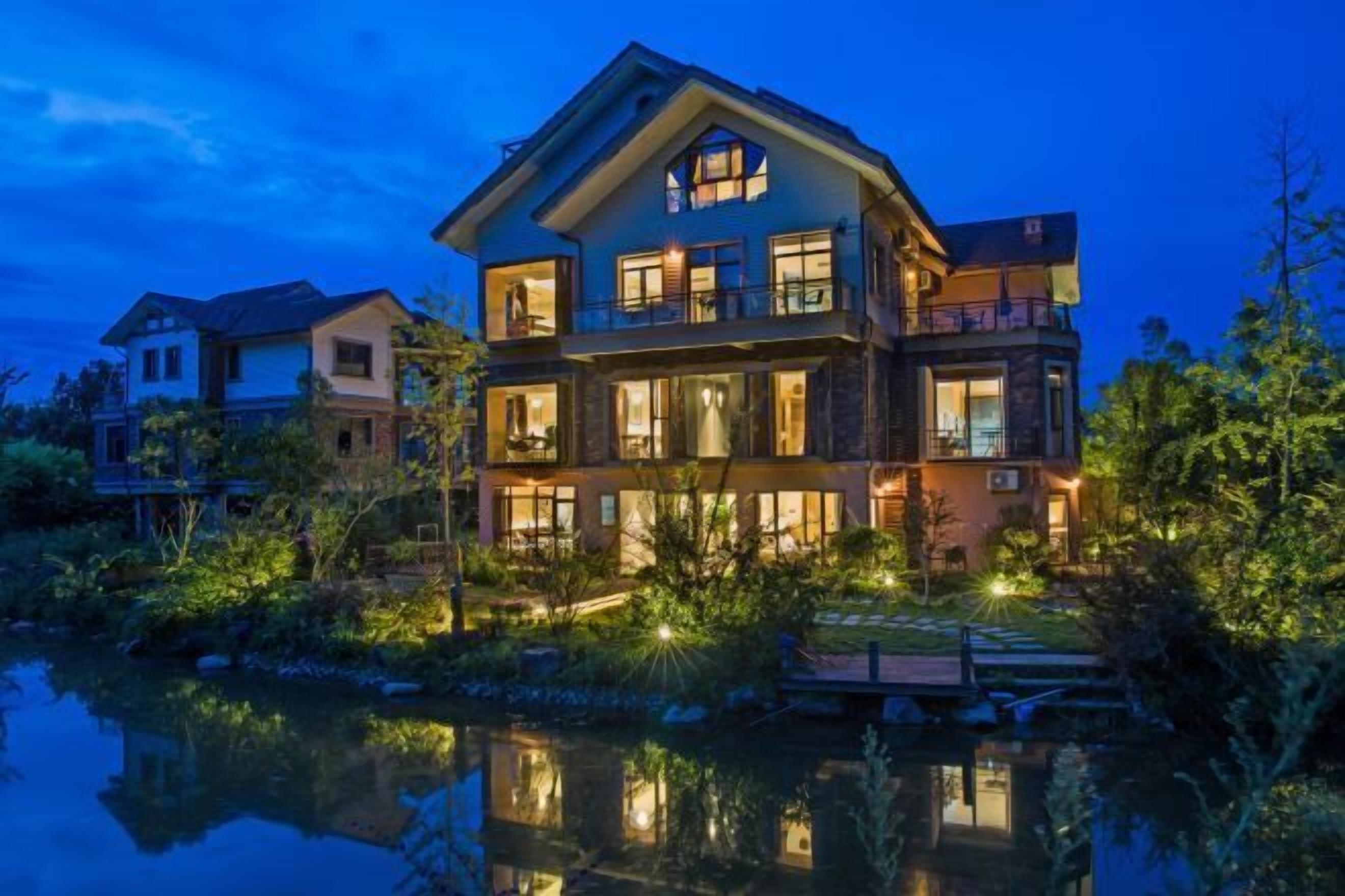 المنشأة من الخارج