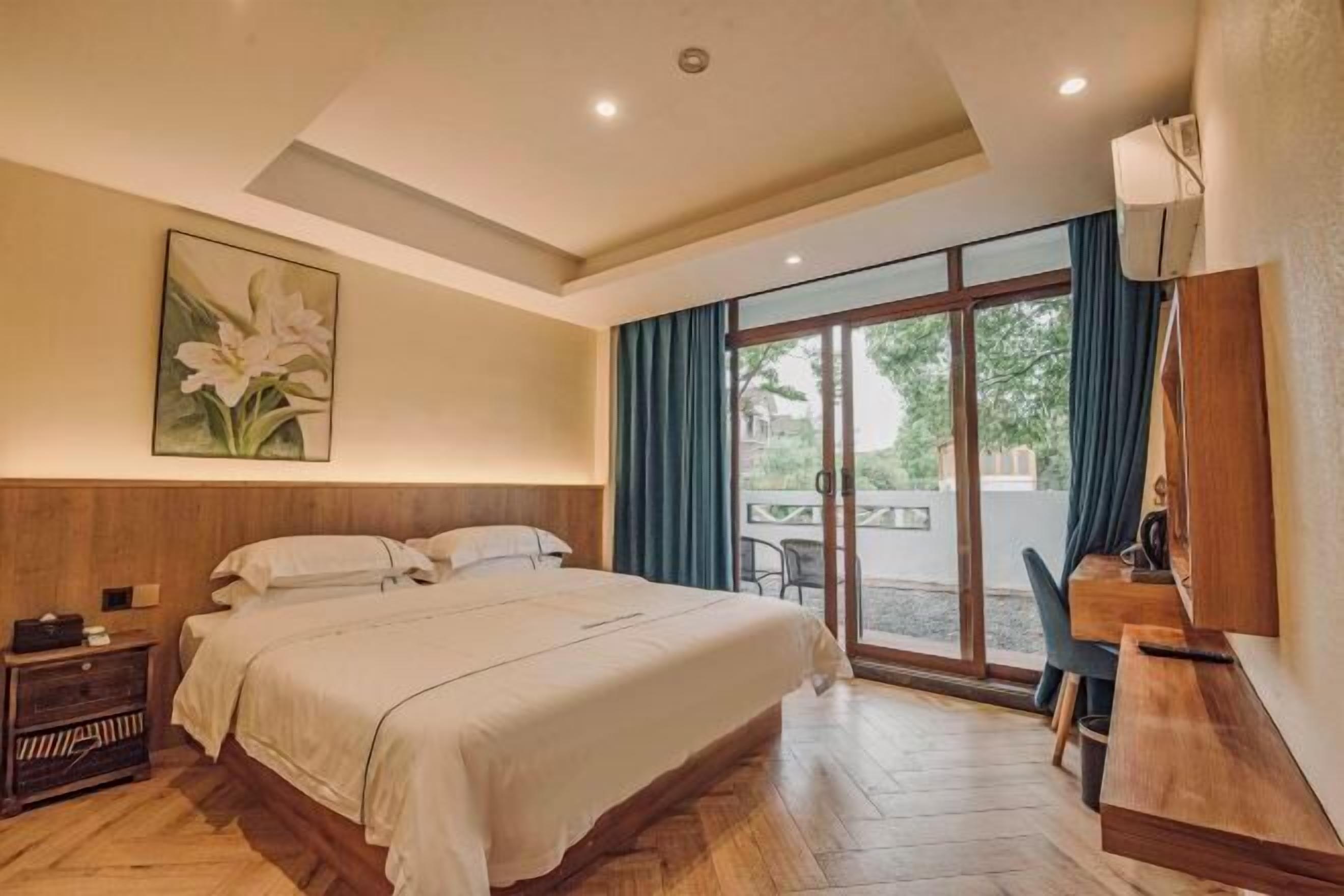 Skrivbord, mörkläggningsgardiner och gratis wi-fi