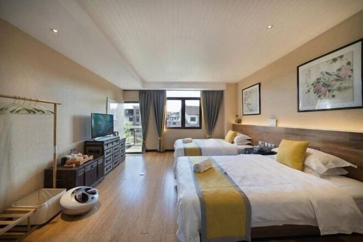 Desk, blackout drapes, free WiFi