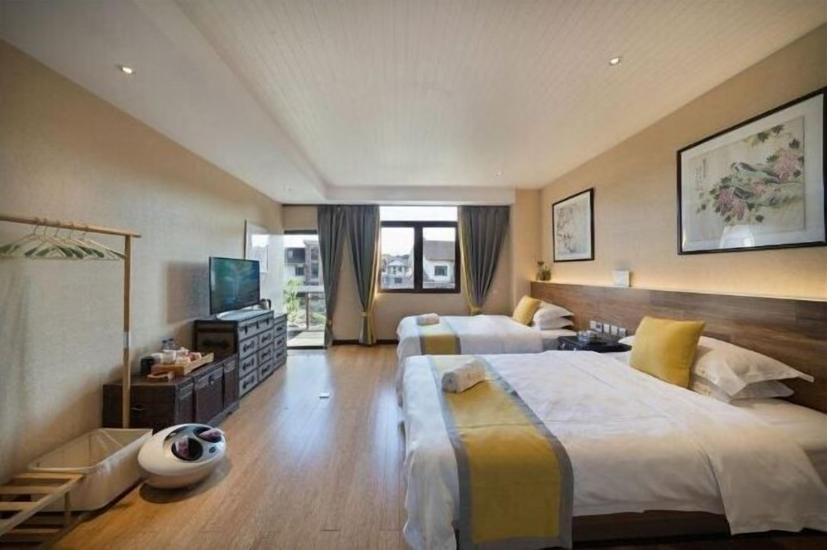 Bàn, màn/rèm cản sáng, truy cập Internet không dây miễn phí 