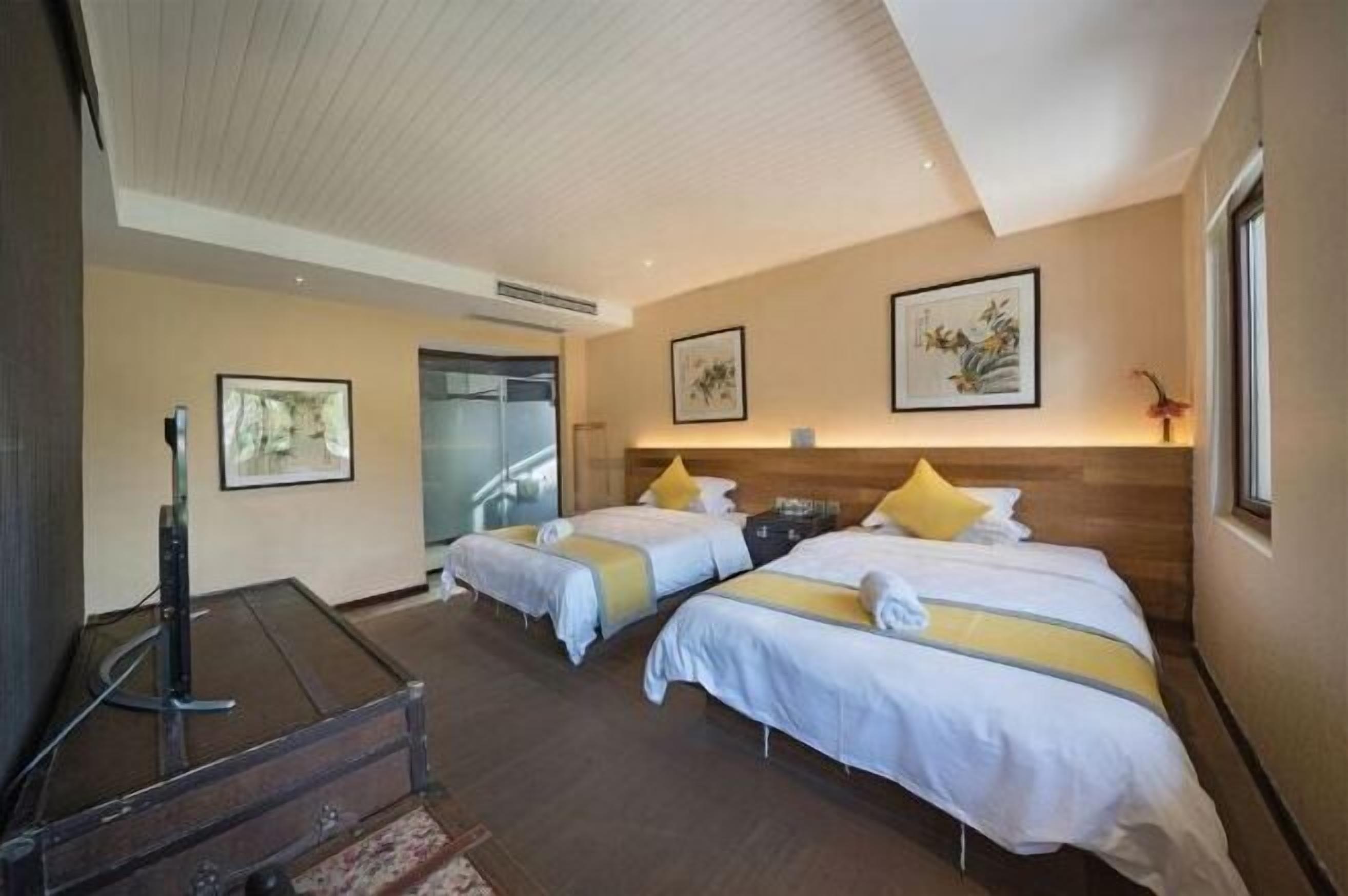 Desk, blackout drapes, free WiFi