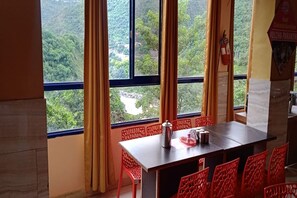 Restaurant - Hotel Chakasha Govindam (Devaprayag)