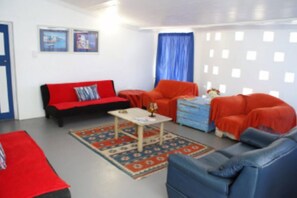 Cottage (8 Annex) | Living area