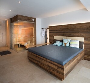 4 bedrooms, iron/ironing board, travel crib, free WiFi