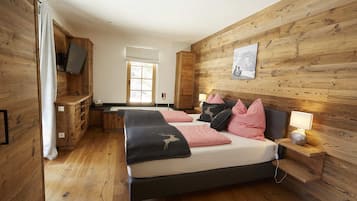 4 habitaciones, tabla de planchar con plancha y cuna de viaje
