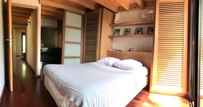 5 bedrooms, iron/ironing board, WiFi