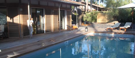 Outdoor pool, a heated pool