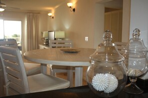 Dining - BEACH FRONT & SEAVIEW DELUXE PENTHOUSE APARTMENT (West Coast)