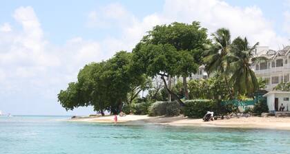 BEACH FRONT & SEAVIEW DELUXE PENTHOUSE APARTMENT