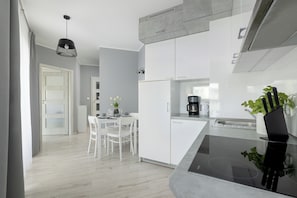 Fridge, stovetop, dishwasher, coffee/tea maker