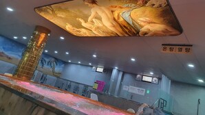 A ceiling mural with classical figures, a reception area with a counter and seating, and a pillar with a metal grille. - Daedunsan Hotel (Wanju)