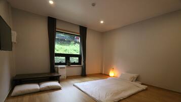Standard Ondol Room | Free WiFi, bed sheets, wheelchair access
