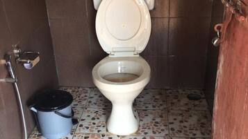 Lều, 1 giường đơn lớn, không hút thuốc, quang cảnh núi | Tiện nghi phòng tắm