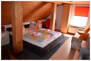 Dobbeltværelse | Skrivebord, gratis Wi-Fi, sengetøj