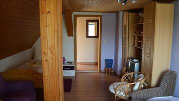 Habitación Confort con 2 camas individuales | Escritorio, wifi gratis y ropa de cama