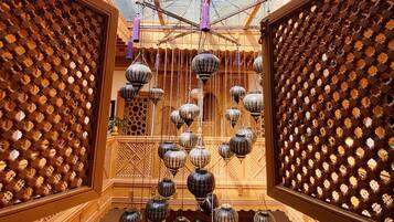 Ropa de cama de alta calidad, colchones con pillow-top y minibar