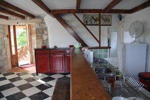 Refrigerador, microondas, horno, placa de cocina