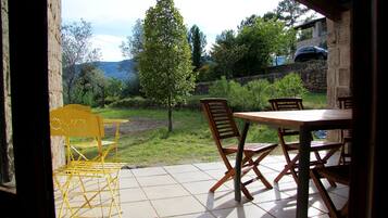 تناول الطعام بالخارج