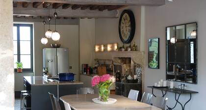 Viehättävä talo viinikylässä - Côte de Beaune - jossa on puutarha ja uima-allas