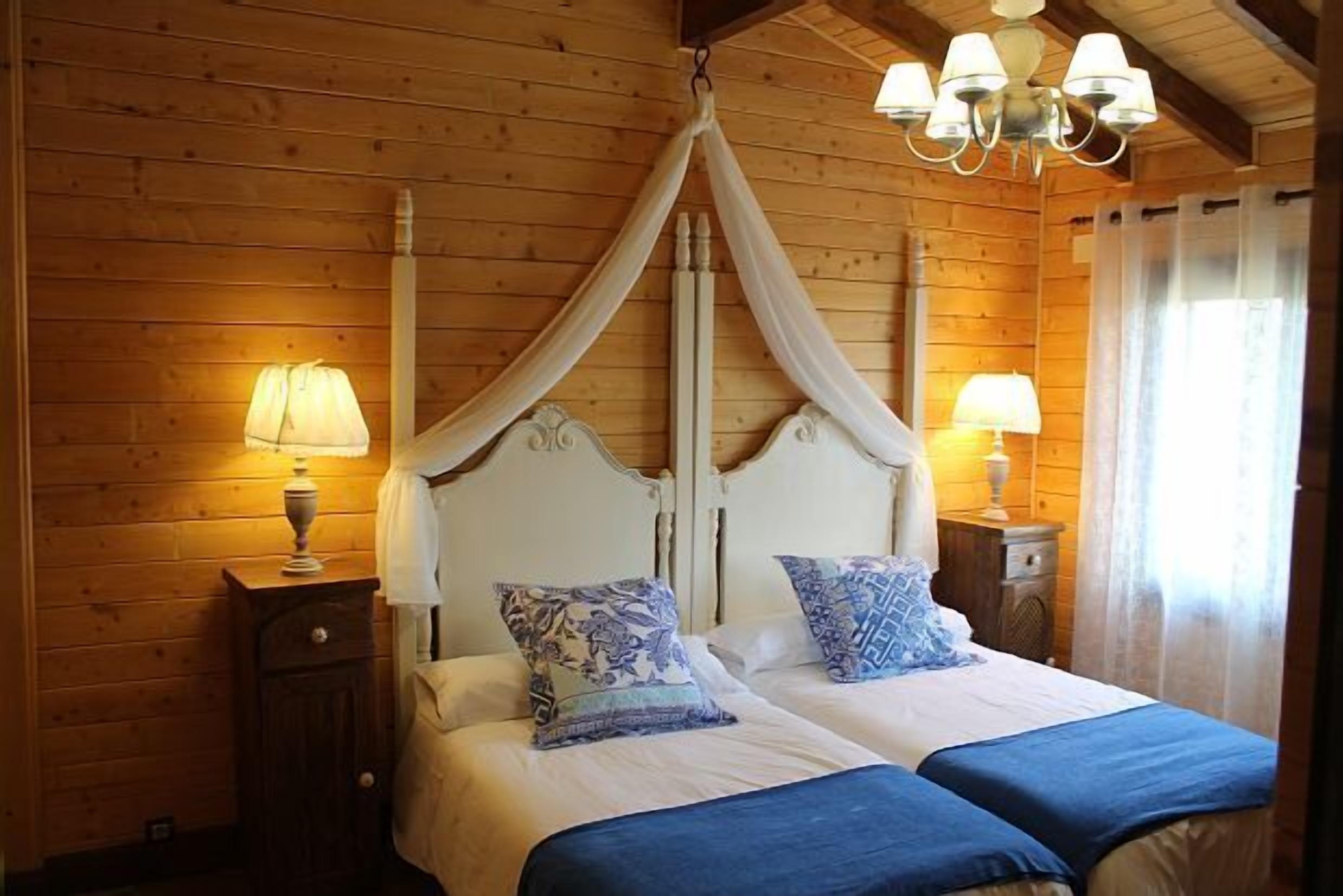 5 slaapkamers, een bureau, wifi, beddengoed