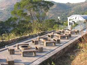 BBQ/picnic area - YHA Sze Lok Yuen Tai Mo Shan Youth Hostel (Tsuen Wan)