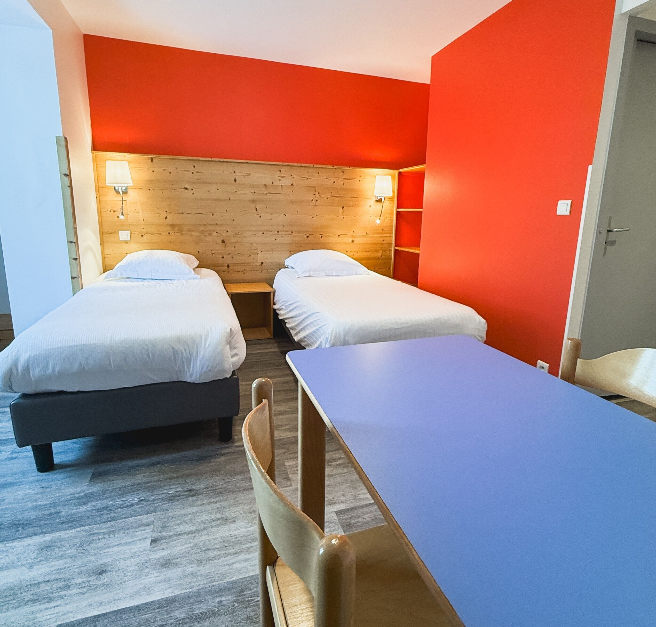 2 bedrooms, individually decorated, individually furnished