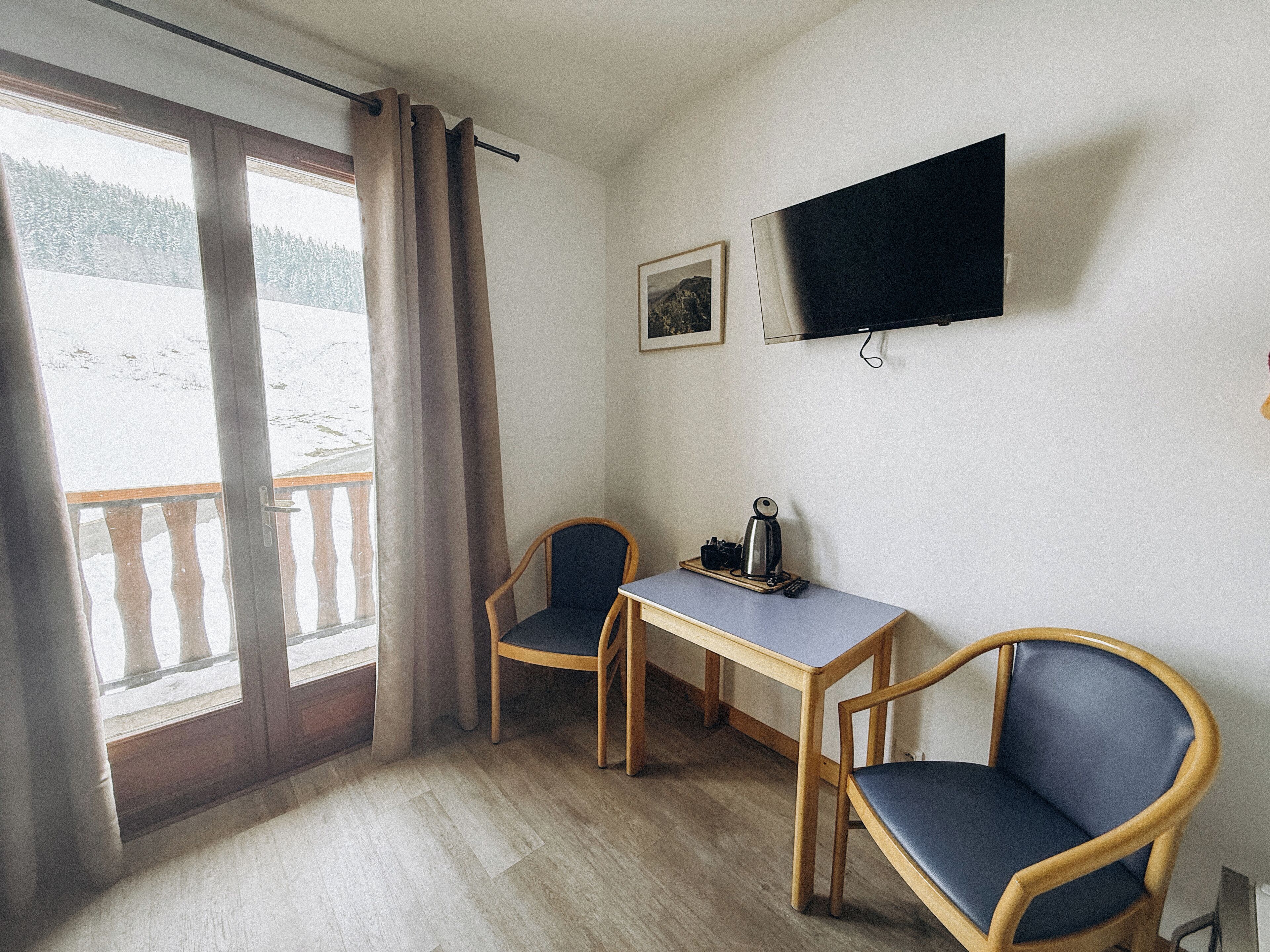 2 bedrooms, individually decorated, individually furnished