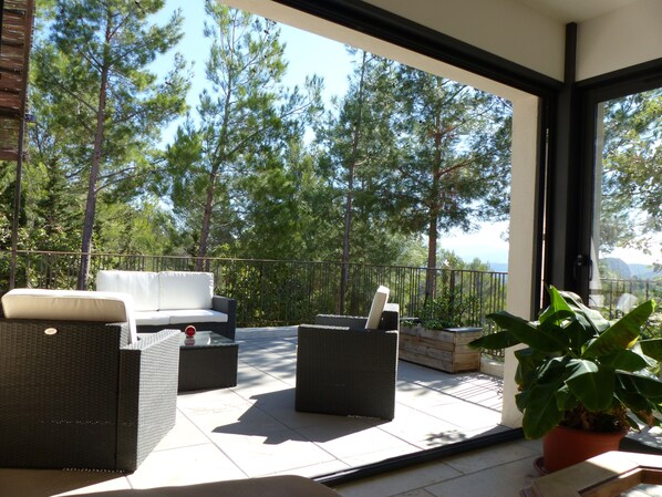 Terrace/patio - CONTEMPORARY VILLA IN PROVENCE CAMPAIGN, AIX EN PROVENCE, AUBAGNE, MARSEILL (Peypin)