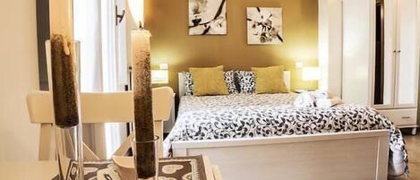 Premium bedding, minibar, rollaway beds, free WiFi