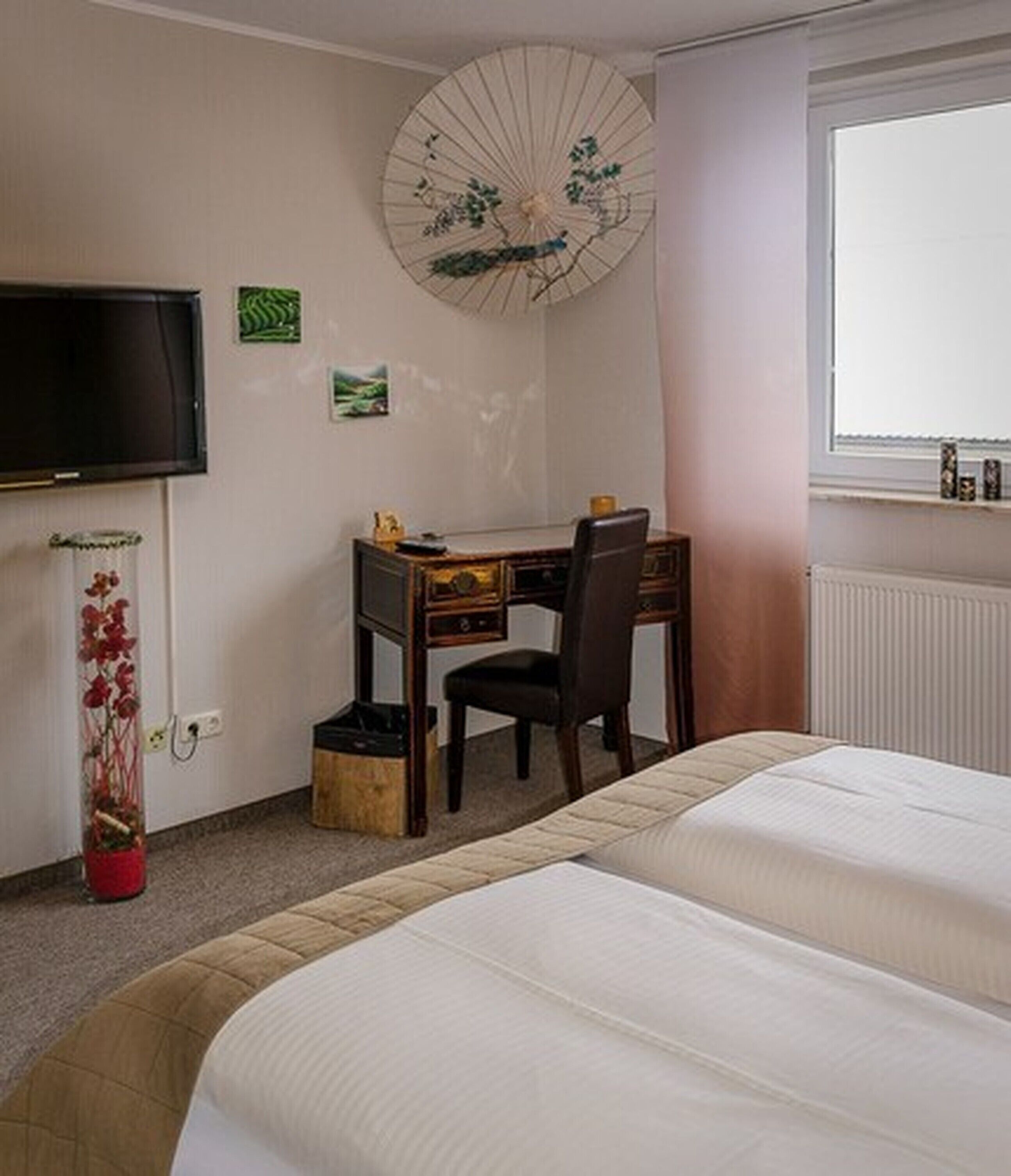 double room | hypo-allergenic bedding, desk, free cots/infant beds, free wifi