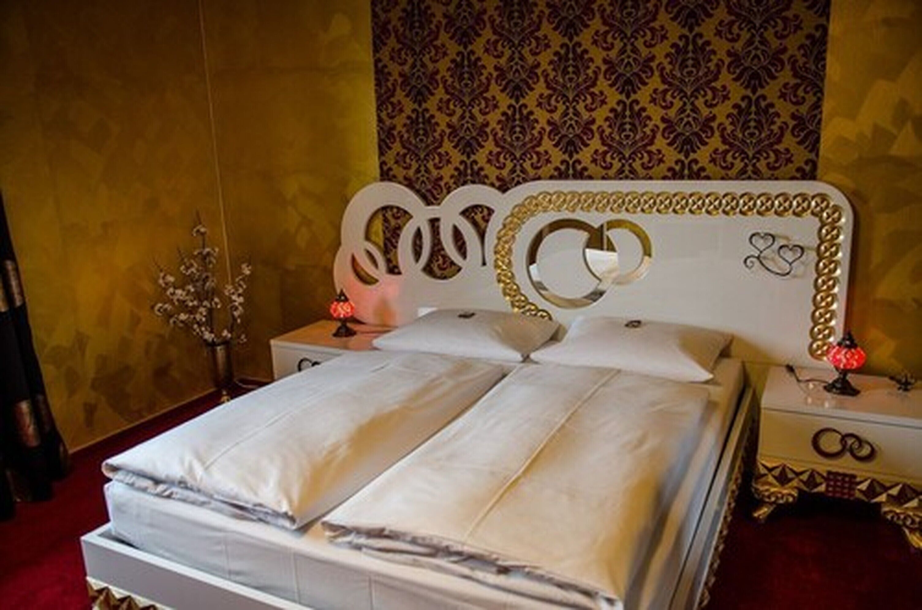 double room | hypo-allergenic bedding, desk, free cots/infant beds, free wifi