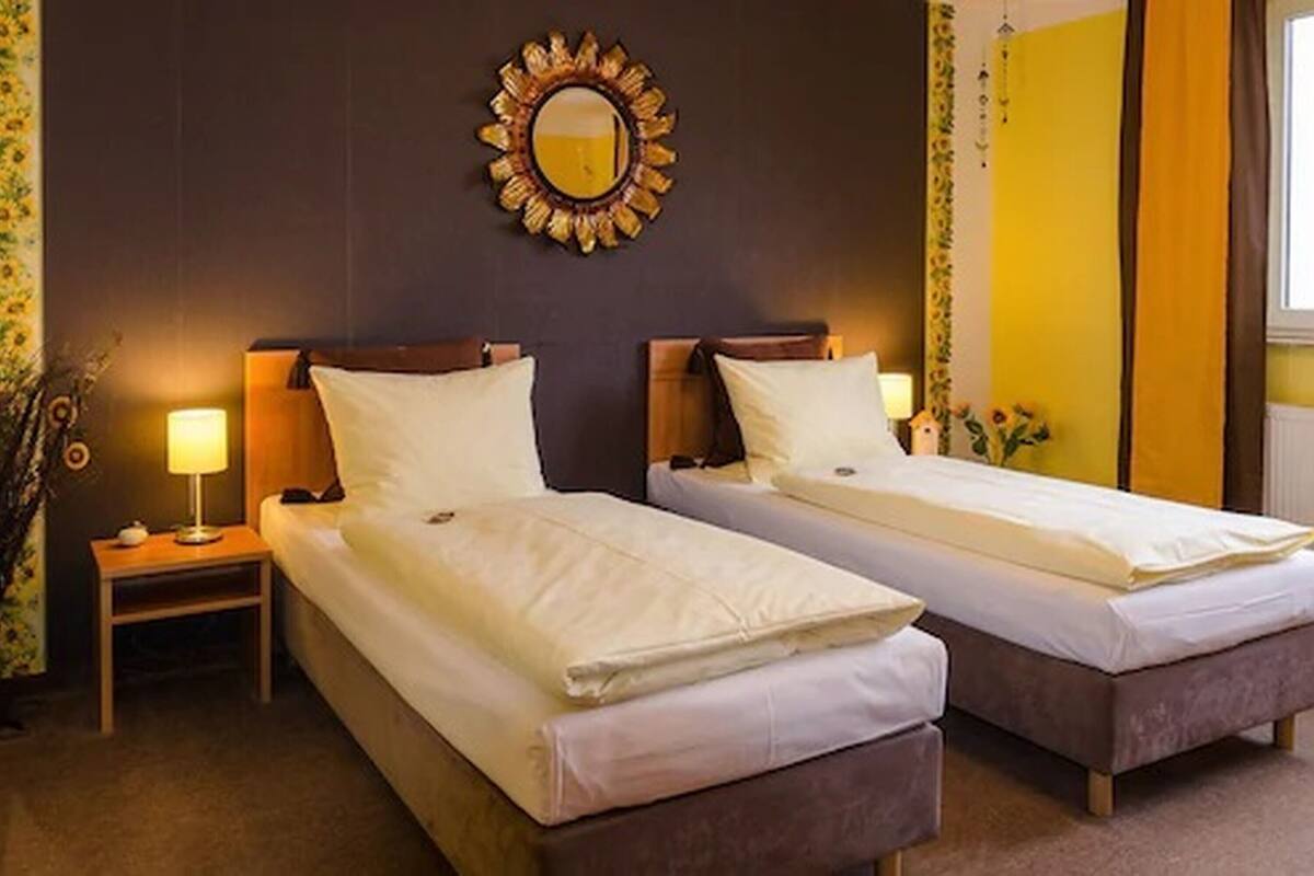 hypo-allergenic bedding, desk, free cots/infant beds, free wifi