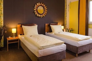 Hypo-allergenic bedding, desk, free cribs/infant beds, free WiFi