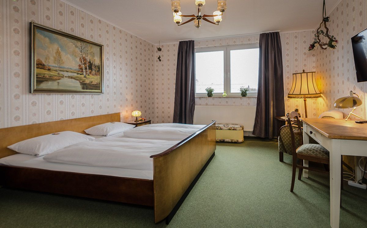 hypo-allergenic bedding, desk, free cots/infant beds, free wifi