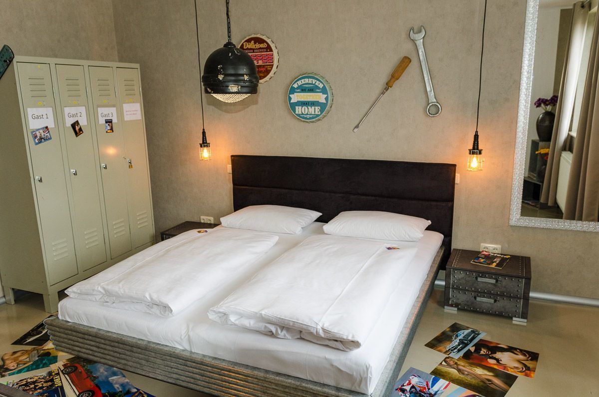 hypo-allergenic bedding, desk, free cots/infant beds, free wifi