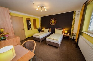 Hypo-allergenic bedding, desk, free cribs/infant beds, free WiFi